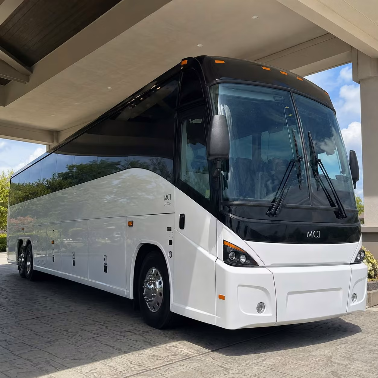 remote parking lot shuttles for large peoria employers